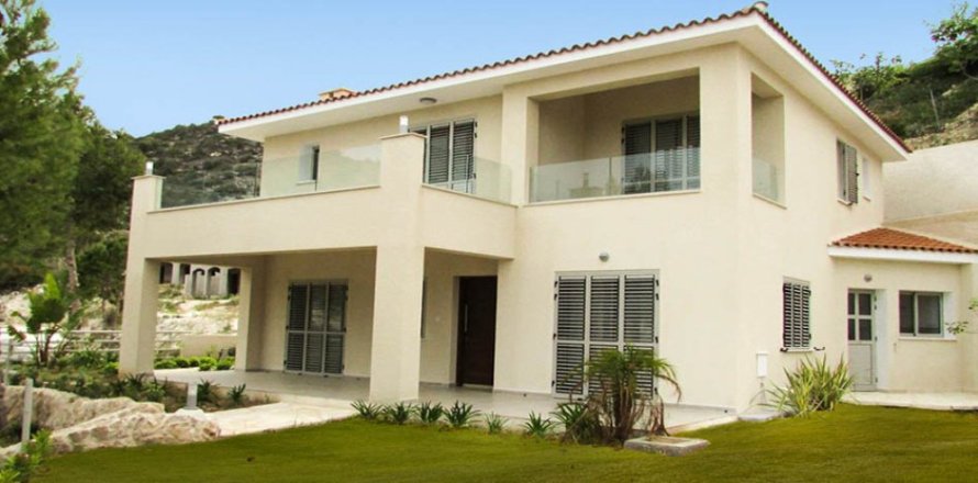 4 rooms Villa in Paphos, Cyprus No. 105238