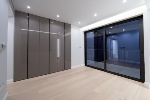 3 bedrooms Apartment in Limassol, Cyprus No. 106280 9