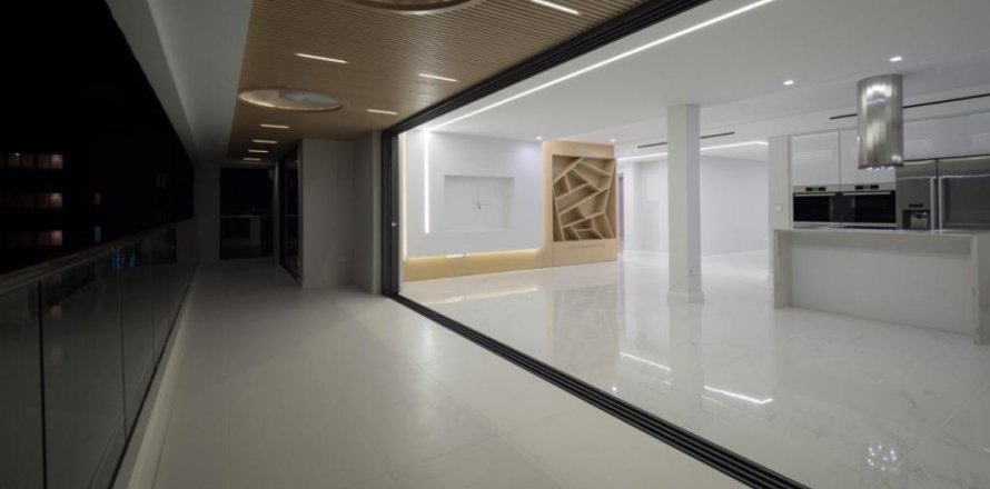 3 bedrooms Apartment in Limassol, Cyprus No. 106280