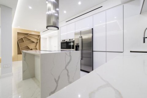 3 bedrooms Apartment in Limassol, Cyprus No. 106280 5