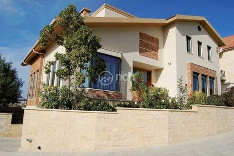 5 bedrooms Villa in Agios Athanasios, Cyprus No. 74459 2