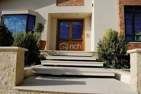 5 bedrooms Villa in Agios Athanasios, Cyprus No. 74459 7