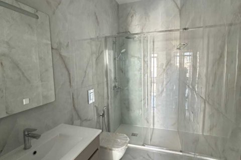 3 bedrooms Apartment in Limassol, Cyprus No. 34598 8