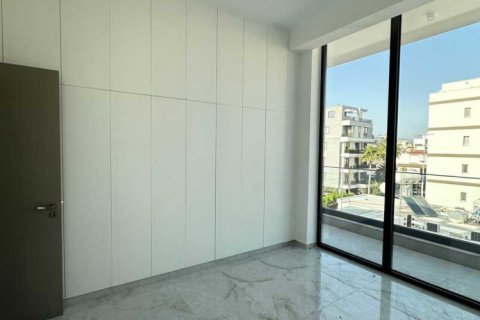 3 bedrooms Apartment in Limassol, Cyprus No. 34598 5