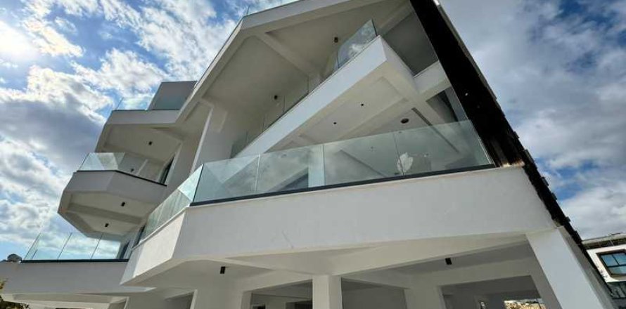 3 bedrooms Penthouse in Agios Athanasios, Cyprus No. 40568