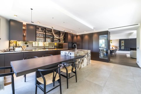 6 bedrooms Villa in Mougins, France No. 69052 4