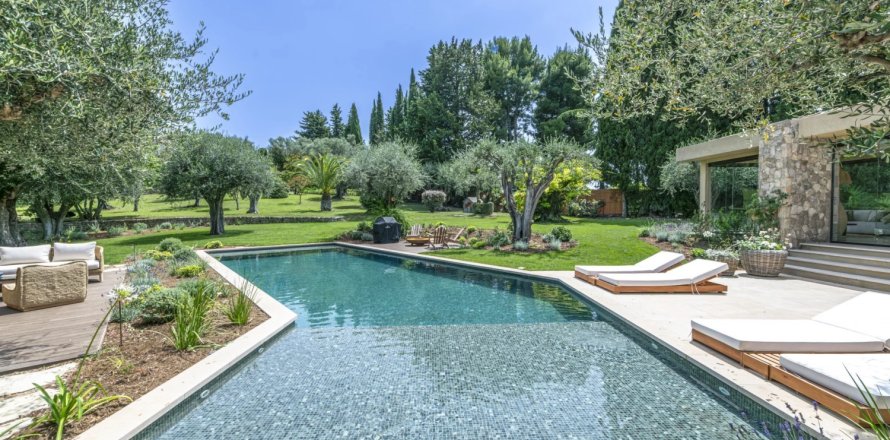 6 bedrooms Villa in Mougins, France No. 69052