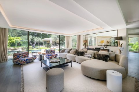 6 bedrooms Villa in Mougins, France No. 69052 3