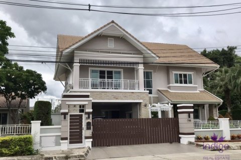 Дом с 4 спальнями в Чиангмай, Таиланд №98145 1