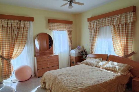 4 bedrooms House in Paphos, Cyprus No. 72216 5