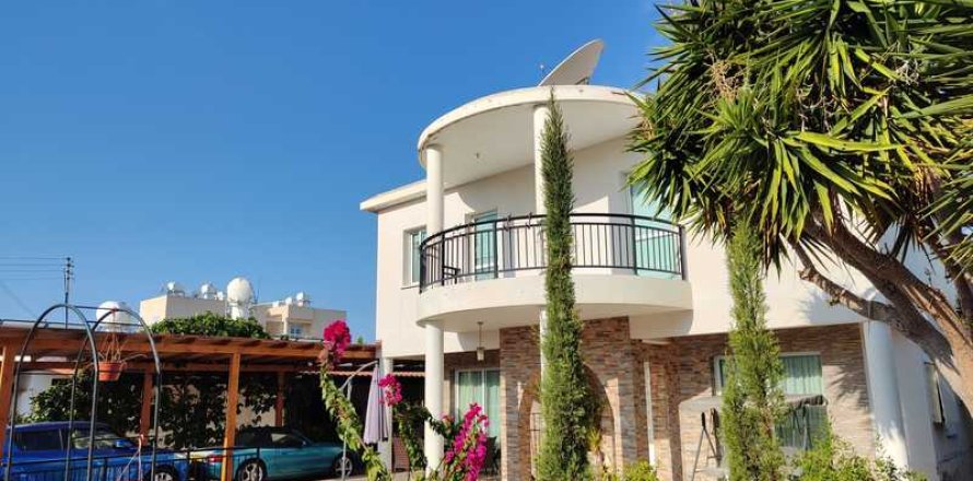 4 bedrooms House in Paphos, Cyprus No. 72216