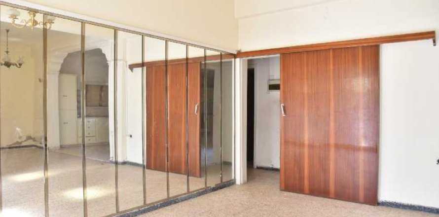 4 chambres House à Aradippou, Cyprus No. 81396