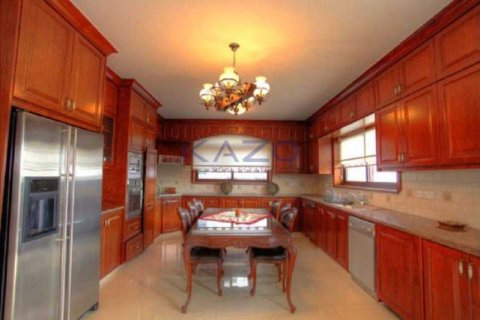 6 bedrooms House in Limassol, Cyprus No. 101035 3