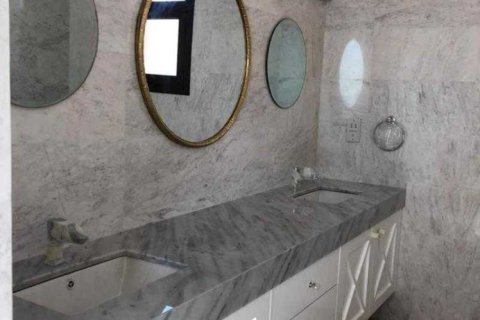 Вилла с 4 спальнями в Пафос, Кипр №30391 9