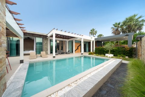 3 bedrooms Villa in Phuket, Thailand No. 98534 1