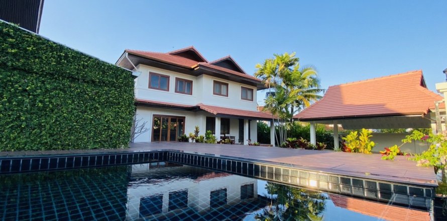 4 bedrooms House in Chiang Mai, Thailand No. 97521
