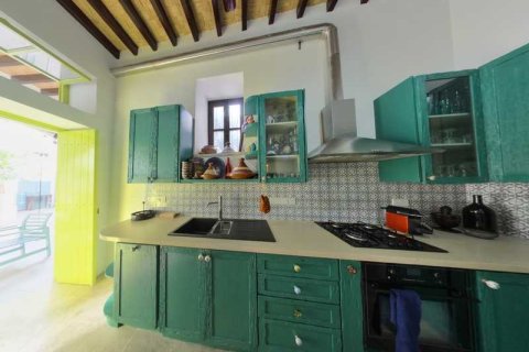 3 bedrooms House in Nicosia, Cyprus No. 101949 7