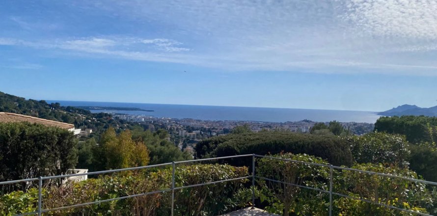 4 bedrooms Villa in Le Cannet, France No. 67280