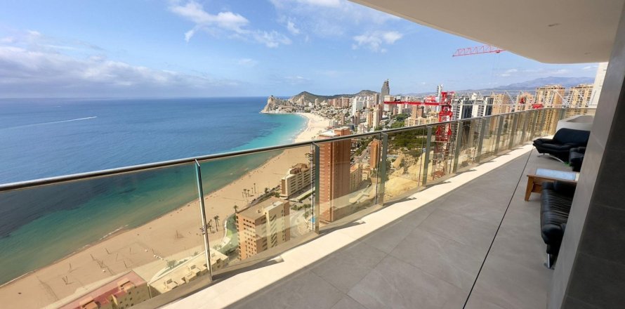 3 bedrooms Penthouse in Benidorm, Spain No. 124586
