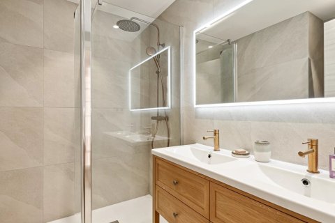 77m² Apartment en Cannes, France No. 100264 12