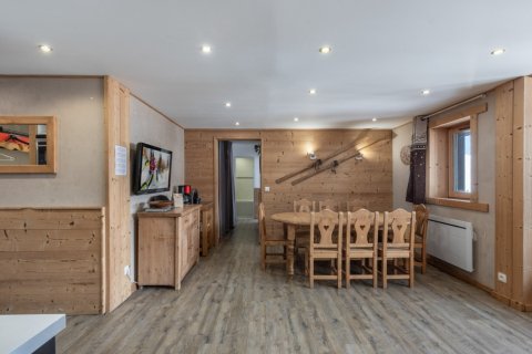 5 bedrooms Apartment in Les Belleville, France No. 100007 5