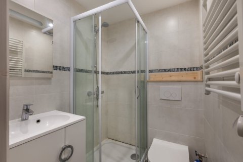 5 bedrooms Apartment in Les Belleville, France No. 100007 15