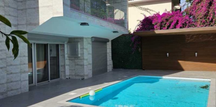 5 chambres House à Germasogeia, Cyprus No. 74507