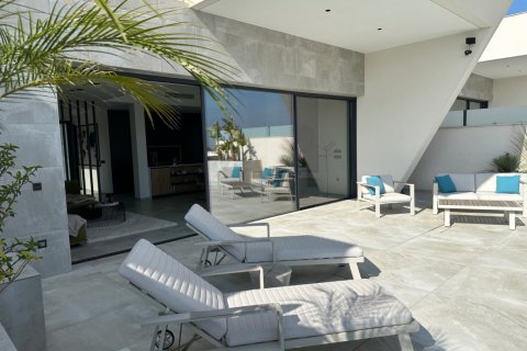 Вилла с 4 спальнями в Сьюдад Кесада, Испания №111740