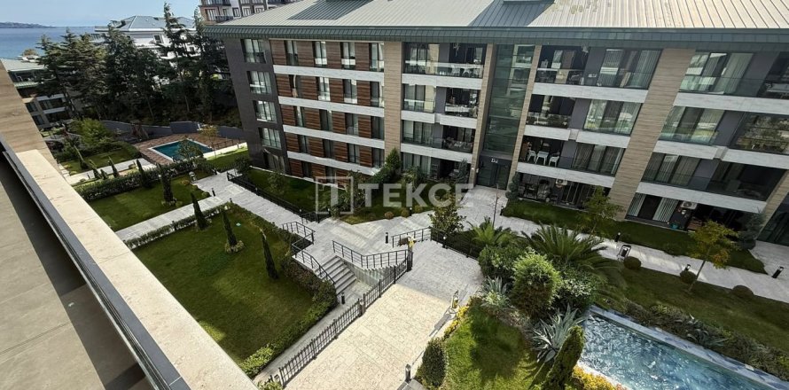 Квартира с 3 спальнями в Бююкчекмедже, Турция №129289