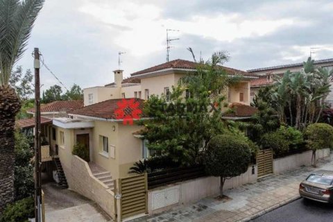 Дом с 5 спальнями в Энгоми, Кипр №82423 1