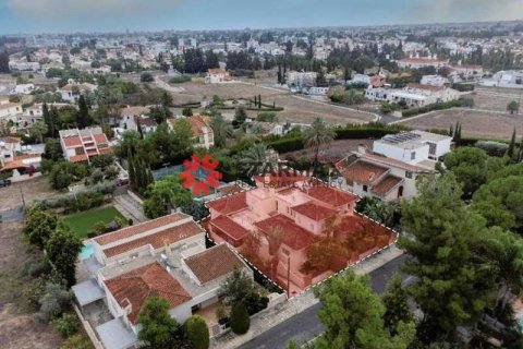 Дом с 5 спальнями в Энгоми, Кипр №82423 3