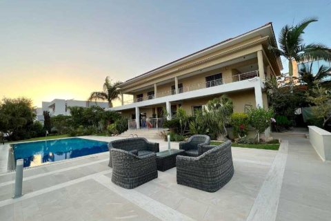 7 bedrooms House in Germasogeia, Cyprus No. 30585 1