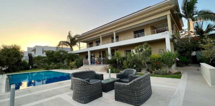 7 bedrooms House in Germasogeia, Cyprus No. 30585