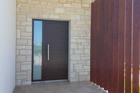 3 bedrooms House in Chloraka, Cyprus No. 30568 5