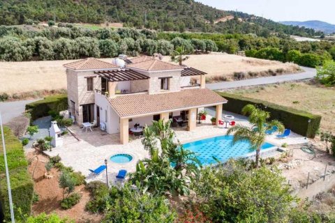 4 bedrooms House in Argaka, Cyprus No. 29228 1