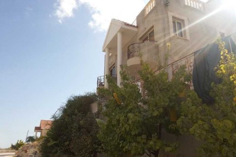 Дом с 5 спальнями в Лимассол, Кипр №39643 1