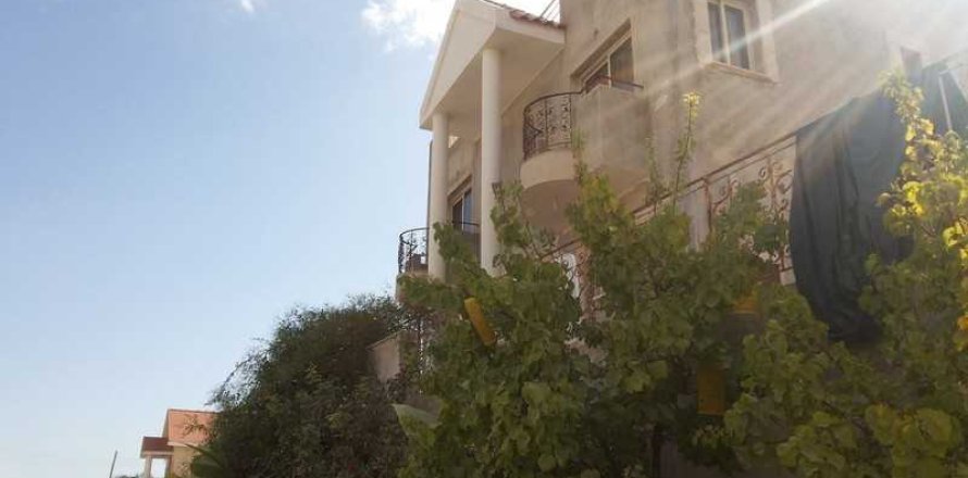 Дом с 5 спальнями в Лимассол, Кипр №39643