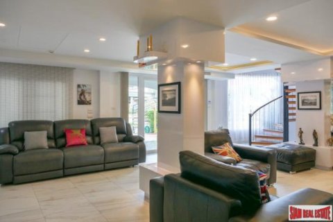 3 bedrooms House in Phuket, Thailand No. 97234 2