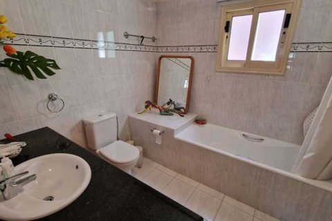 4 bedrooms Villa in Germasogeia, Cyprus No. 62927 9