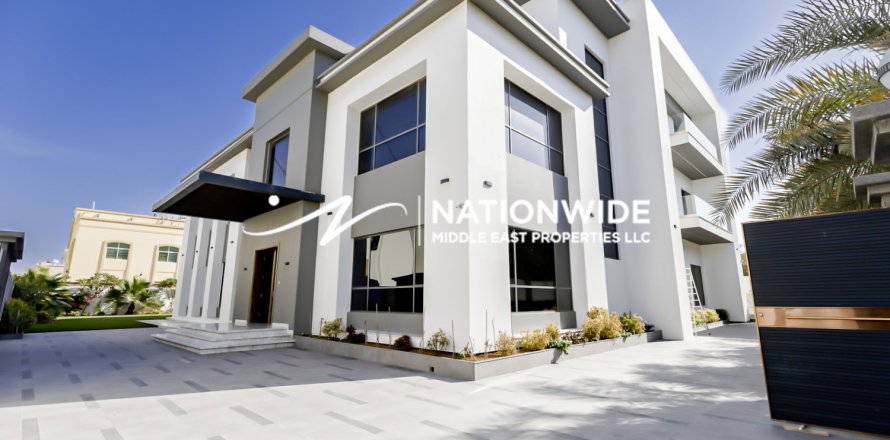 9 bedrooms Villa in Abu Dhabi, UAE No. 95544