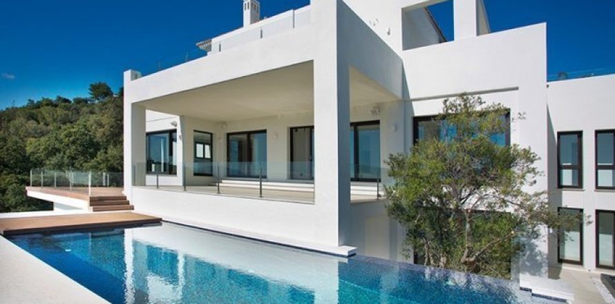 5 bedrooms House in Malaga, Spain No. 26485