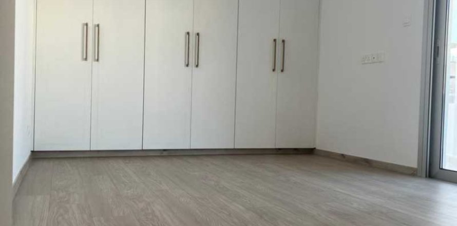 2 bedrooms Penthouse in Limassol, Cyprus No. 64188