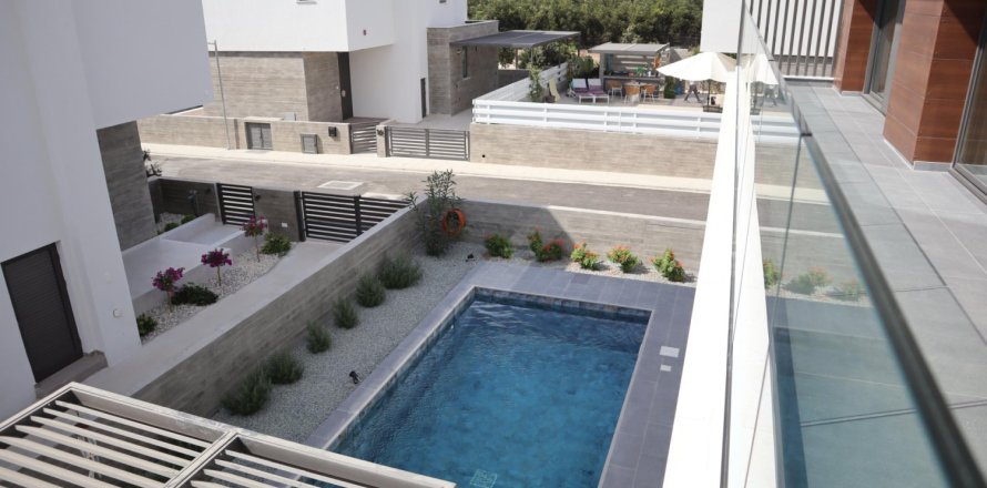 3 bedrooms Villa in Paphos, Cyprus No. 99330