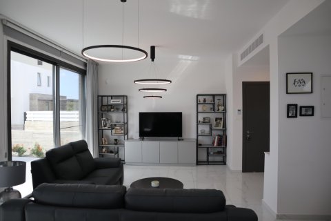 3 bedrooms Villa in Paphos, Cyprus No. 99330 9