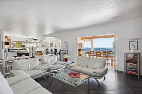 5 bedrooms Villa in Chateauneuf-Grasse, France No. 68752 4