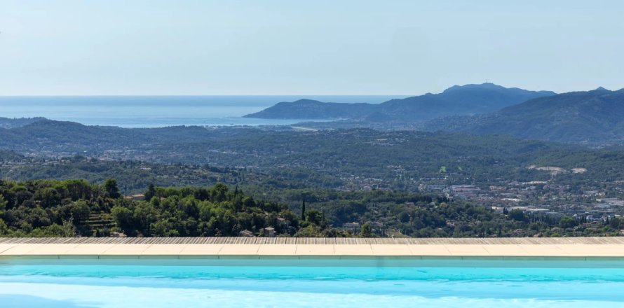 5 bedrooms Villa in Chateauneuf-Grasse, France No. 68752
