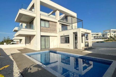 3 bedrooms Villa in Famagusta, Cyprus No. 70255 1