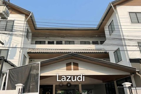 Коммерческая недвижимость с 25 спальнями в Чиангмай, Таиланд №98018 1