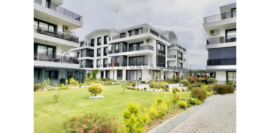 6 dormitorios Apartment en Beylikduezue, Turkey No. 125277