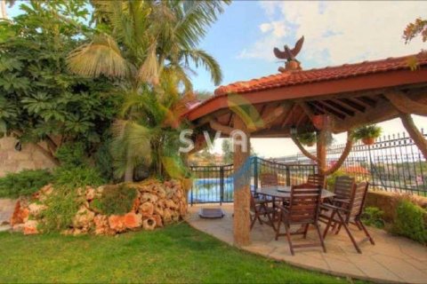 6 bedrooms Villa in Limassol, Cyprus No. 30062 4